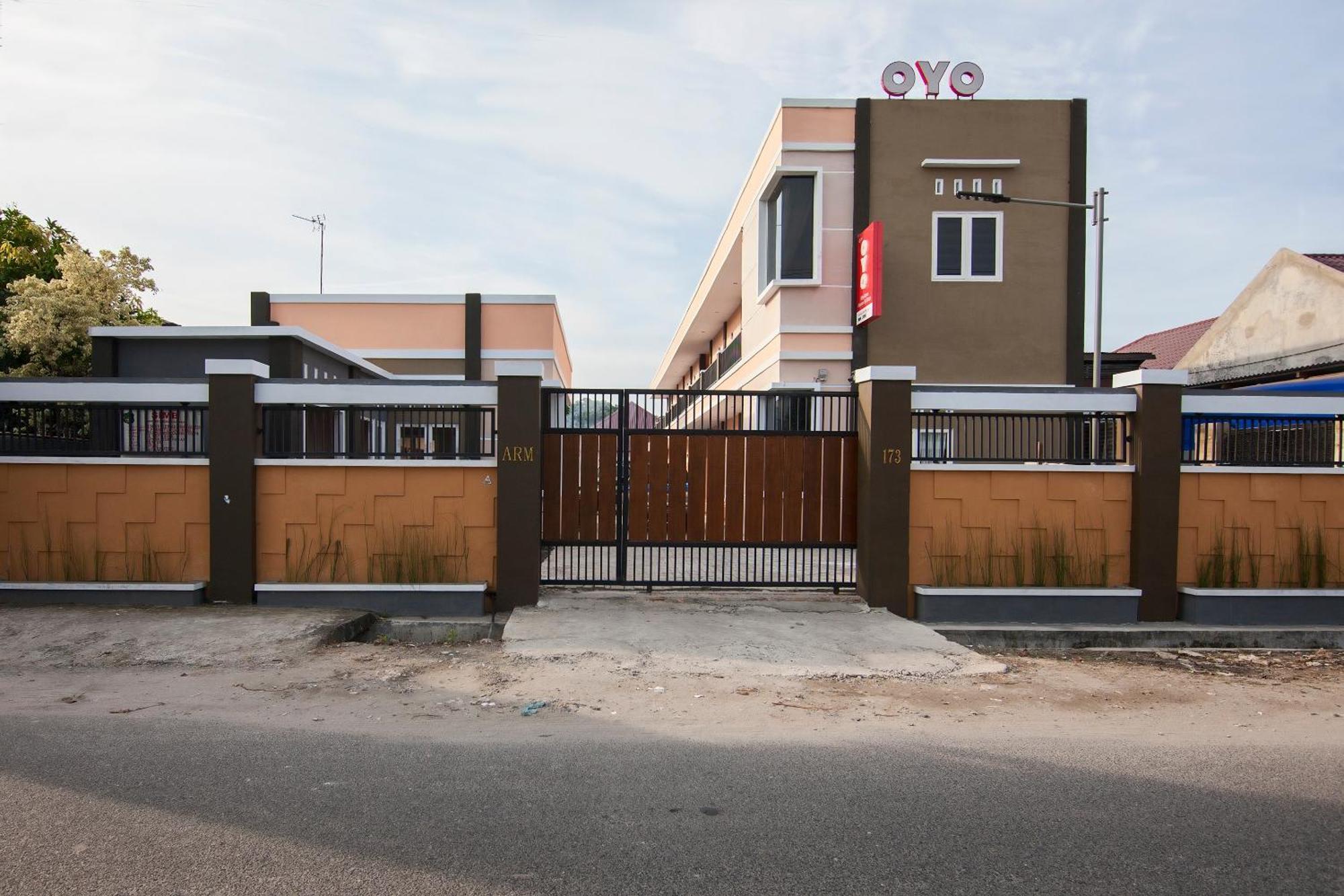 Oyo 725 My Arm Home & Stay Медан Екстериор снимка